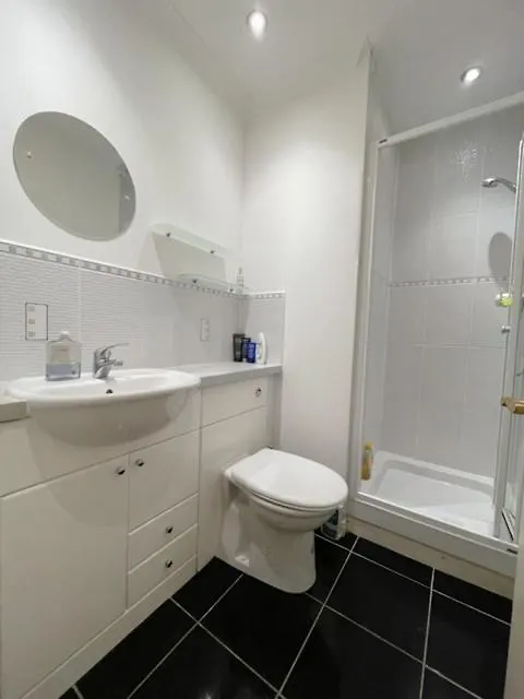 בית אירוח אדינבורו Ensuite Double Room With Private Parking