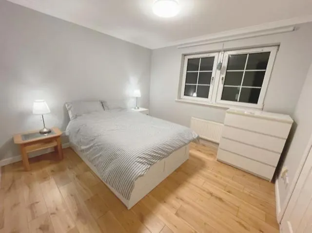 בית אירוח אדינבורו Ensuite Double Room With Private Parking